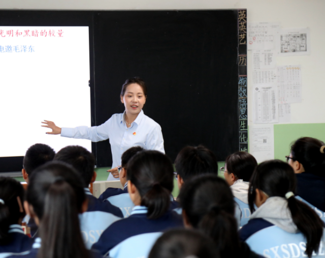 将中学理念贯穿一直出现出一堂堂精彩纷