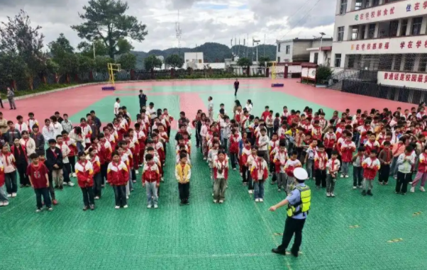 交通安全知识入脑入心有效提升师生交通