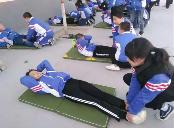 完善全环境立德树人机制实在抓好学生体