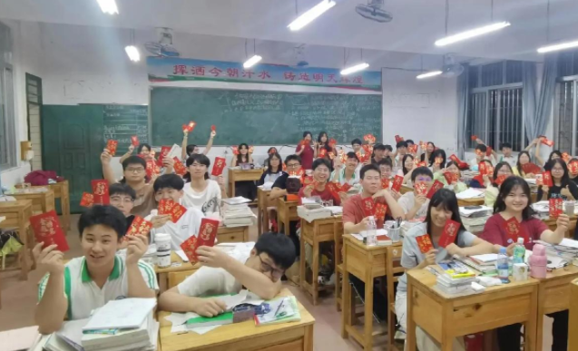 重言亦重行以奉献诠释信仰留守乡土不只