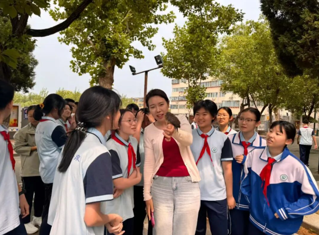 引导学生锤炼坚强意志与强健体魄形象体现“才情典范”