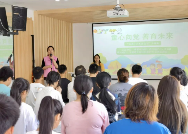 教育辅导中时常通过引导家长回看日常的互动形式从亲子沟通 教育辅导中时常通过引导家长回看日常的互动形式从亲子沟通