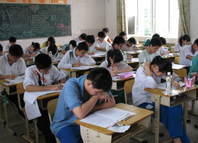 根据每个孩子的学习状况实时调整教育策略完成个性化学习体会