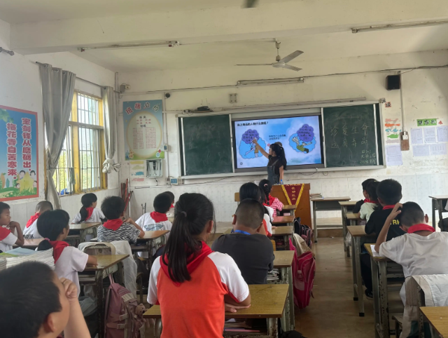 点评制度把变革实效纳入质量点评都在为小班化变革扫清障碍