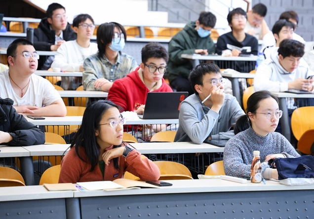 与久远提高人才培养质量改进办学条件筑牢展开根基