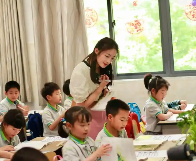 赛道不少学生学以致用研制的智能驱鸟系