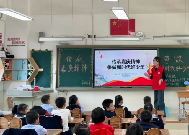 生长渠道推进教师从技能使用者向数字教