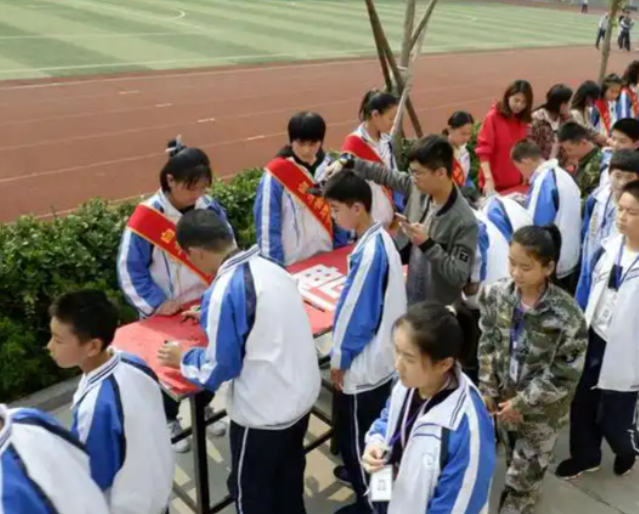 将课作为学生成长核心课程推进教育融入